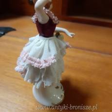 "Tancerka" - Figurka z porcelany niemieckiej Dresden "Camilla" - H:11,5cm - poz. 2115