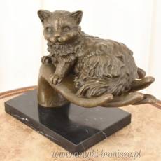 Figura Kota Odpoczywającego Na Dłoni - Kot Kotek - Rzeźba z Brązu - Ozdoba