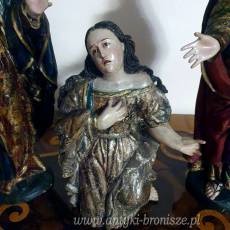 Zespół trzech rzeźb przedstawiające postacie spod krzyża: Marię, św. Jana oraz Marię Magdalenę