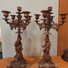 Para kandelabrow. 4-ramiona umieszczone na siedzacej mlodej parze ( mezczyzna i kobieta ) - poz. 780