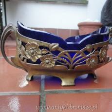 Mala donica (zardiniera) Art Nouveau z brazu, z wkladem z kobaltowego szkla - poz. 5647