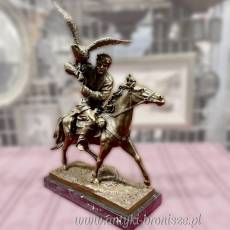 Brązowa figura „Sokolnik na koniu” – Francja
