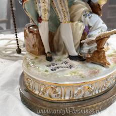 Porcelanowa lampa figuralna w stylu neorokokowym