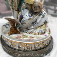 Porcelanowa lampa figuralna w stylu neorokokowym