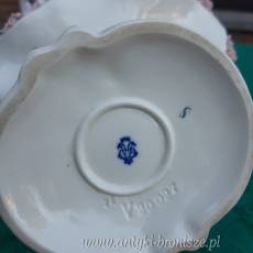 Figura z porcelany " Tancerka w różowej sukience" z róża we włosach, XIX w. - poz. 700