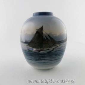 Wazon porcelanowy z żaglówką, Dania, Royal Copenhagen (Królewska Fabryka Porcelany) 1957r