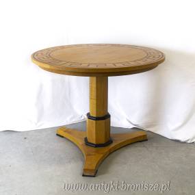 Stół okrągły w stylu biedermeier