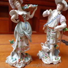 2 figurki (para) : "Mezczyzna z konewka i lopata w kapeluszu" / "Kobieta z koszem kwiatow" - porcelana niemiecka Dresden - poz.2286