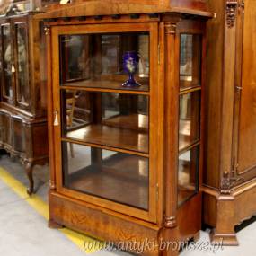 Serwantka z stylu Biedermeier