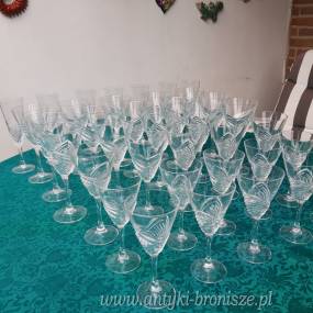 Kieliszki do wina bialego, czerwonego, wody, likierow