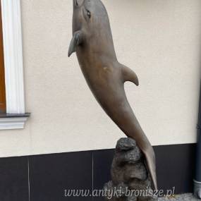 FONTANNA Z BRĄZU delfin