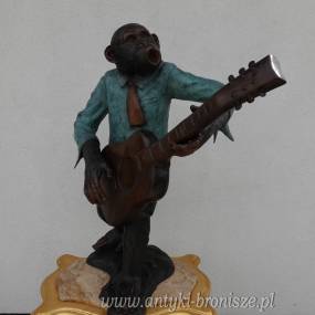 GRAJEK Małpa z gitarą - muzyk DUŻA FIGURA Z BRĄZU