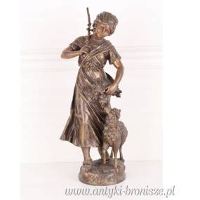 FIGURA Z CYNKALU -PASTERKA Z OWIECZKĄ