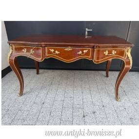 Eleganckie biurko retro z intarsjami i mosiężnymi okuciami
