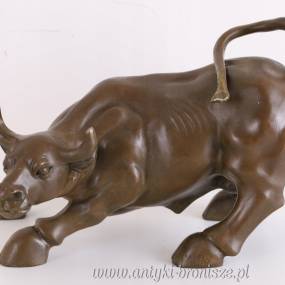 FIGURA Z BRĄZU - BYK Z GŁOWĄ DO DOŁU