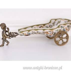 TACZKI , WÓZ patera porcelanowa z aniołkiem