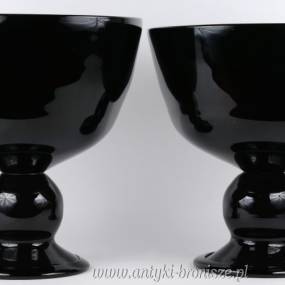 Para, dwa mega puchary na stopkach, z czarnego szkla. Rozm. H 37 cm - poz. 6305