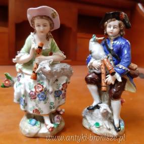 Para muzykujących pasterzy z kobza i barankiem, w odswietnych strojach - niemiecka porcelana - poz. 2574