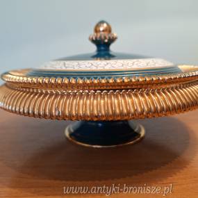 Bomboniera zielona ze zloconym, fryzowanym kolnierzem - porcelana - poz. 4034