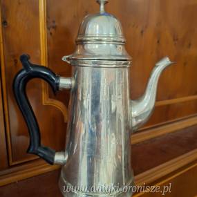 Dzbanek platerowy, z drewnianym uchwytem // H:30cm - poz. 1155