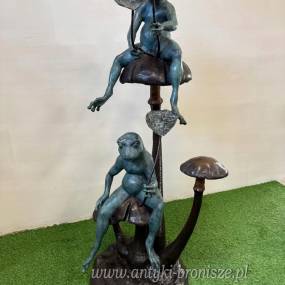 ŻABKI BAWIĄCE SIĘ NA GRZYBACH - FIGURA z brązu