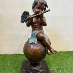 ANIOŁEK na kuli -FIGURA z brązu