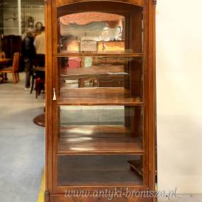 Serwantka w stylu Biedermeier