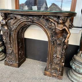 MONUMENTALNY KOMINEK Z BRĄZU postacie portal kominkowy