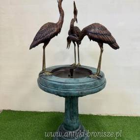 FONTANNA Z BRĄZU - trzy czaple - pelikany