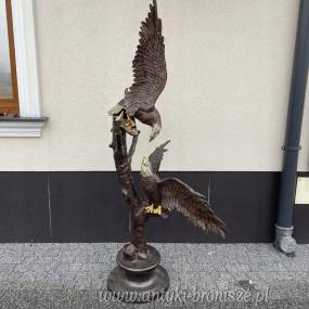 walczące orły - duza figura z brązu
