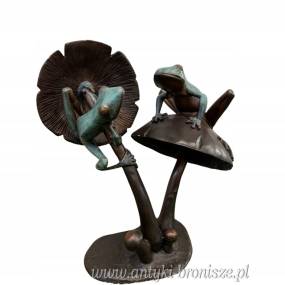 FIGURA z brązu -DWIE ŻABKI NA GRZYBACH