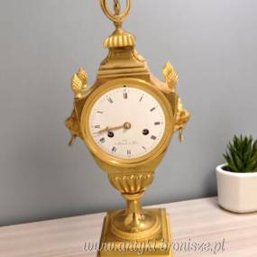 Zegar kominkowy urna, amfora, brąz złocony, tarcza sygnowana, Francja połowa XIXw