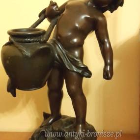 August Moreau ( 1834-1917) - "CHLOPIEC Z KUBELKIEM" - figura z brazu - poz. 1229
