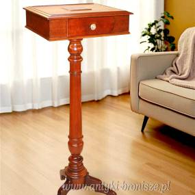 Wiktoriański słupek garderobiany stolik, postument lity mahoń XIXw po renowacji (politura) 118cm wys.