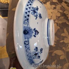 Talerz / misa Delft w niebieskie kwiaty, z wglebieniem centralnym - poz. 6712